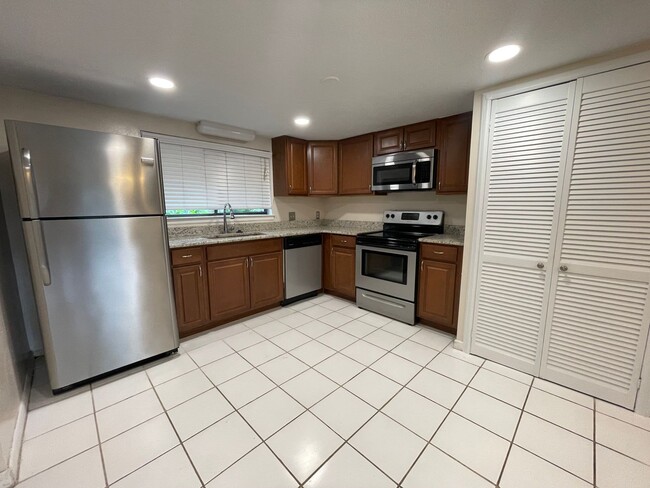 Photo - 710 Raymond Cir