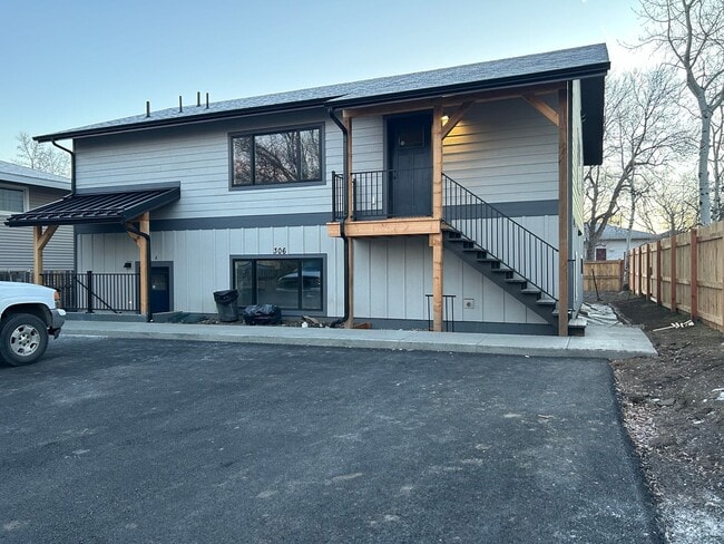 Building Photo - 2Br 2Full Baths and 2 walk in closets-privacy and space. Unit #B