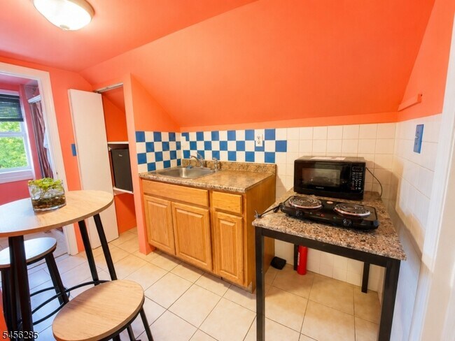 284 Hunterdon St Unidad 3