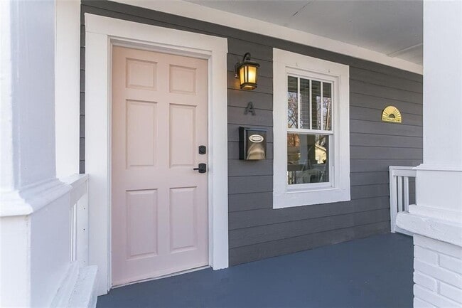 62 Chester Ave SE
