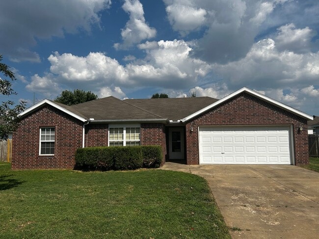 Photo - 4 bedroom 2 bath home available in Bentonville!