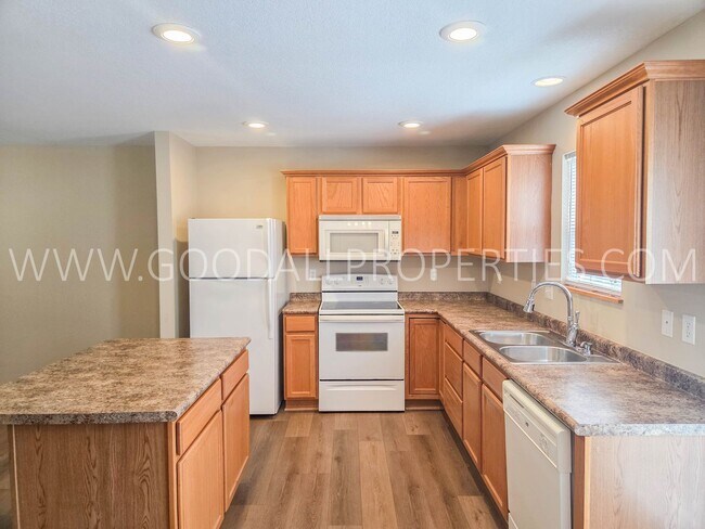 Photo - Summer Special! 2-Bedroom, 2.5-Bath Townhome in Urbandale with 2-Car Attached Garage