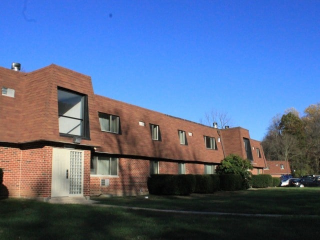 Hollow Run Apartments - Hollow Run Apartments