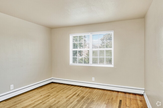 2BR, 1BA - 800SF - Living Room