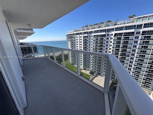 Photo - 2401 Collins Ave