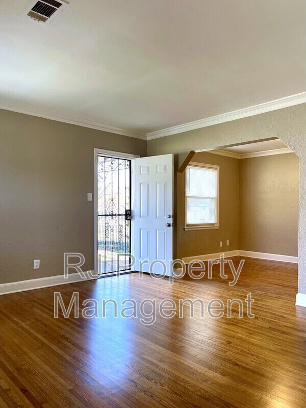 Photo - 1598 Marianna St