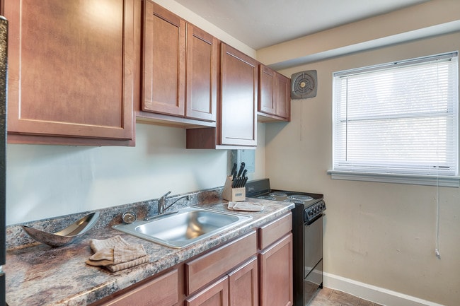 Photo - Maplewood Apartments