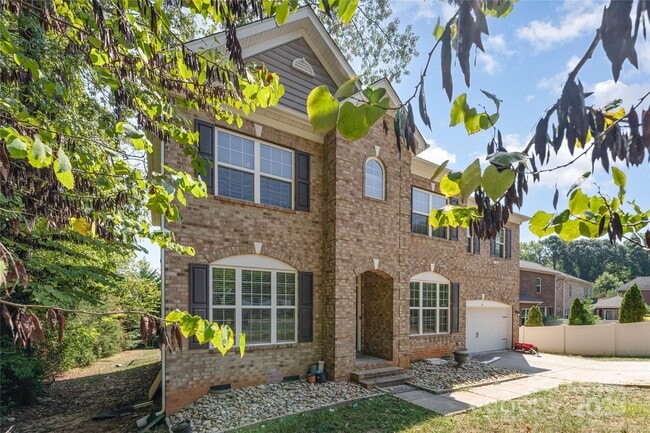 Photo - 139 Brackenbury Ln