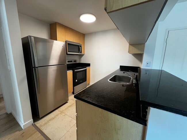 Building Photo - 213 NE 27th St Unit A1 Rental