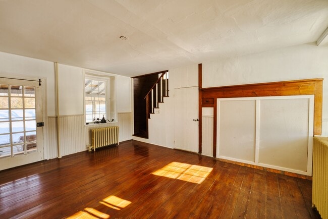 Photo - Beautiful 4 Bedroom Farm House