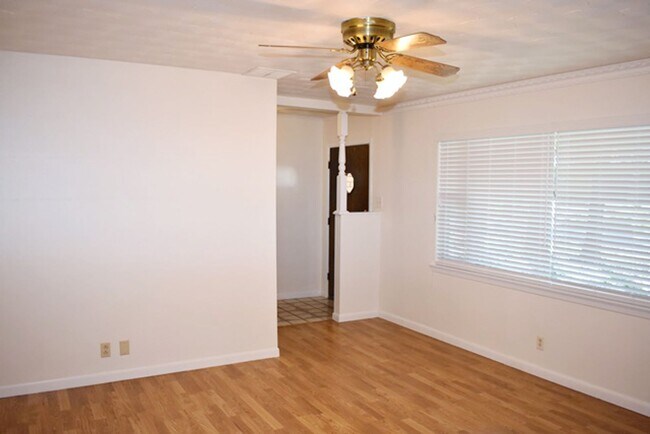 Photo - 612 Hillview Dr