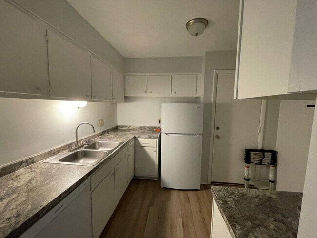 Photo - Furnished 1/1 in Chateau DeVille Unit 228