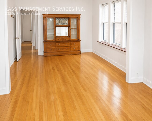 838 W Bradley Pl Unit 3F