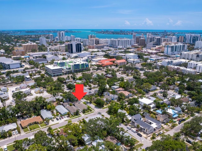 Building Photo - 1704 5th St