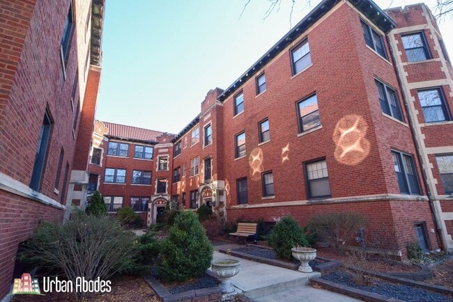 Building Photo - 1312 Oak Ave Unit M04H