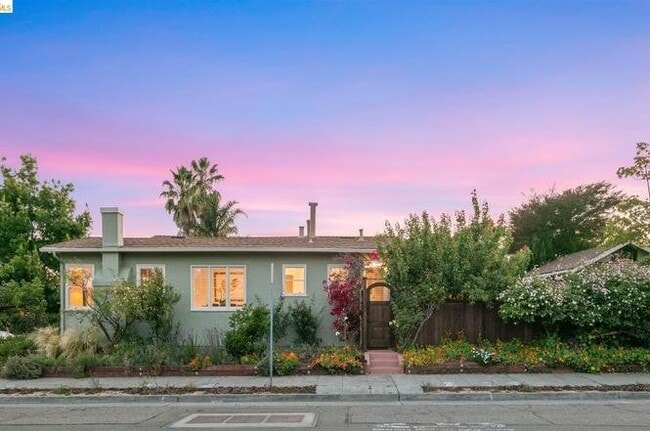 Photo - 1385 Francisco St