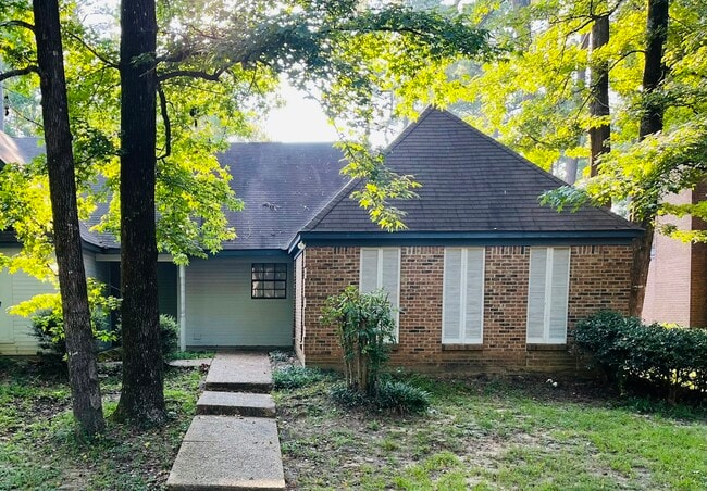 Building Photo - 117 Bent Creek Cir N