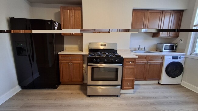 Kitchen - 404 Madison St Unit 3L