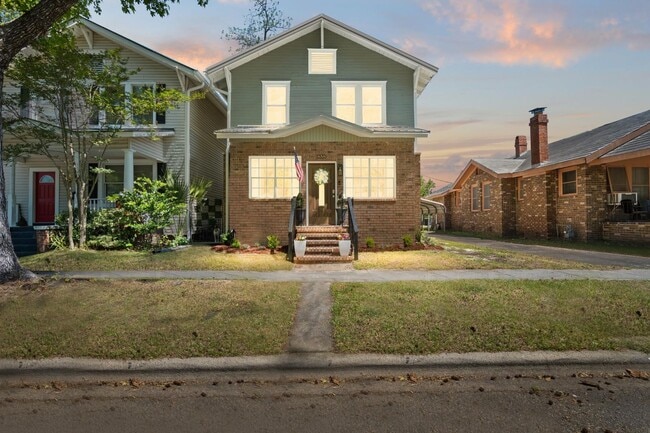 Photo - Charming 3 Bedroom Home Near Downtown Savannah with Flex Room & Fenced Yard
