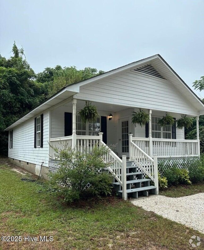 Building Photo - 575 N Bennett St Rental