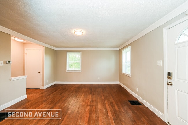 Photo - 5589 Raceview Ave