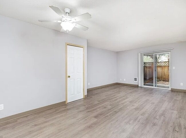 Photo - Foxstar Apartments