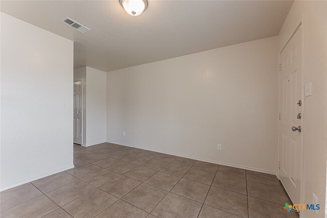 Photo - 2406 Waterfall Dr