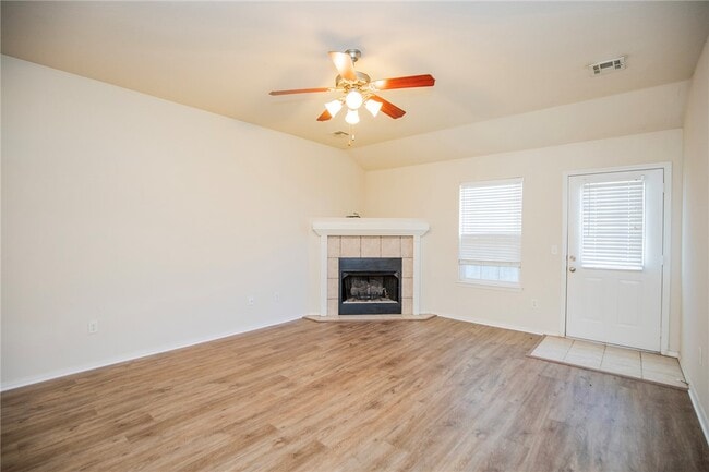 Photo - 610 Maplewood Dr