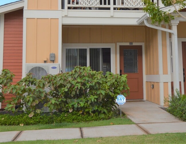 Building Photo - Spacious 2br/2ba/2pkg Ground floor townhome at Manawai