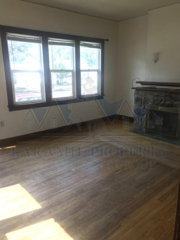 Photo - 515 E Lewis St