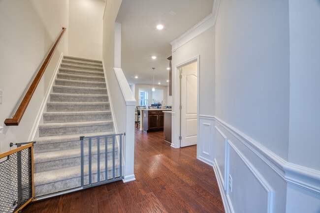 Photo - 2832 Fairgrove Cres