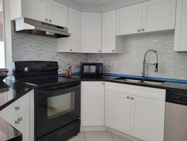 Photo - 4401 Crystal Lake Dr Unit 102