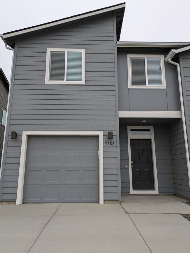 Building Photo - 3 Bedroom 2.5 Bathroom Townhome