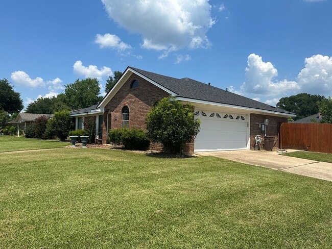 Photo - Beautiful South Bossier Home with Sunroom!