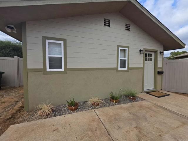 Building Photo - 10579 Oak Creek Dr