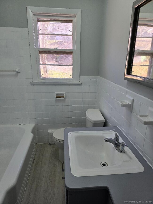 Photo - 401 Farmington Ave