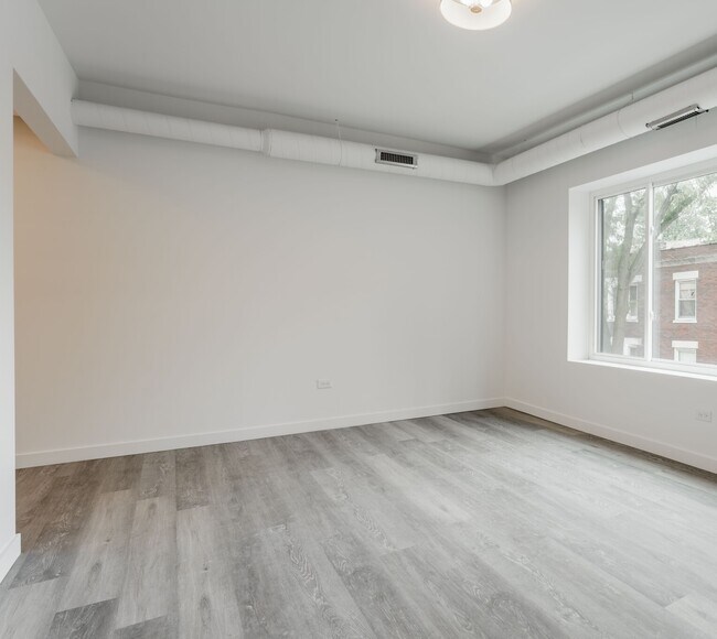 Photo - 1712 W Glenlake Ave