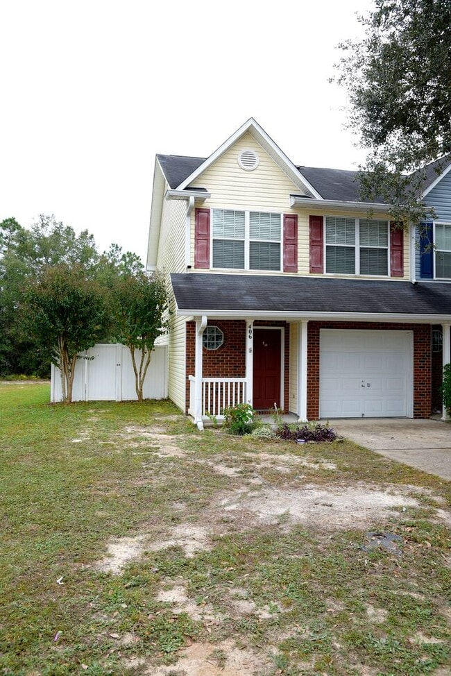 Building Photo - Great 3 Bedroom Townhome!