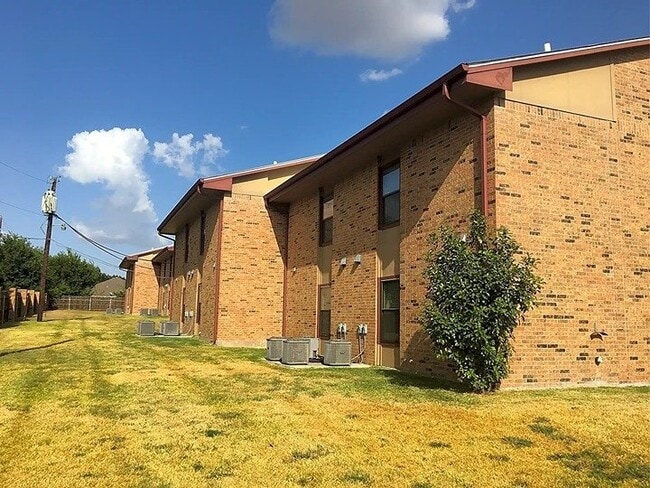 Building Photo - 1005 Cottonbowl-#1005 Unit #1005