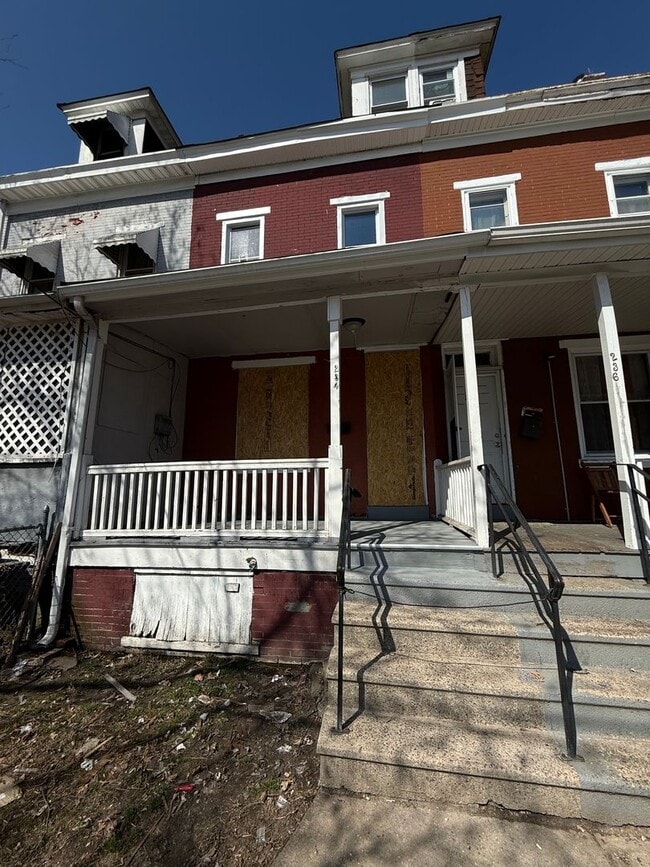 Building Photo - Large Home for family