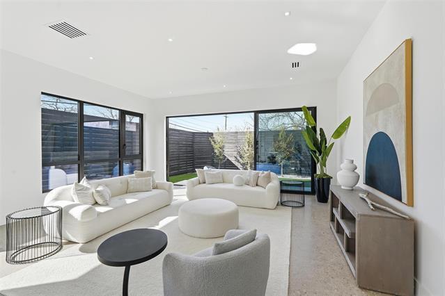 Photo - 6803 Tyree St