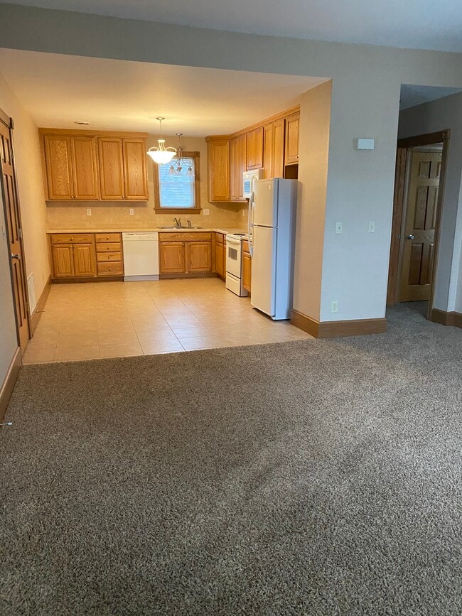 Building Photo - 130 Walnut St Unit D Rental