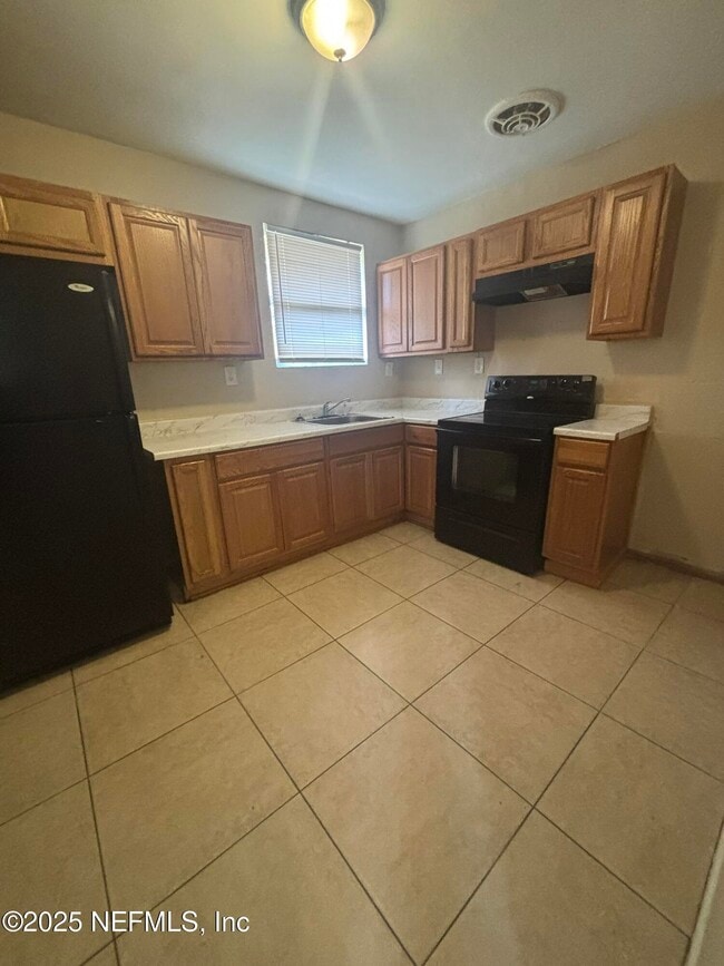 Photo - 2128 Lambert St