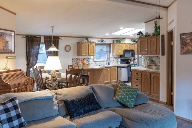 Photo - 352 Spring Rd