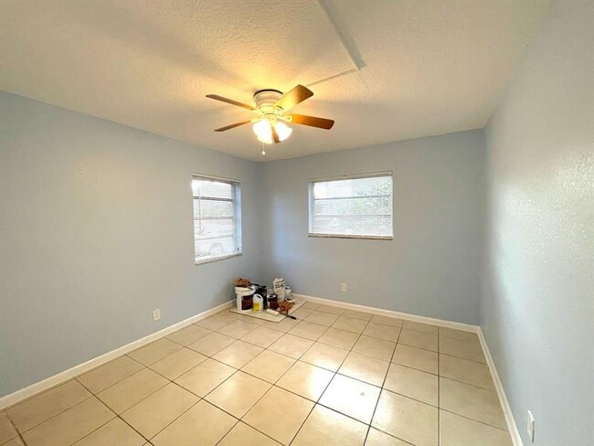 Photo - 501 W Kalmia Dr Unit 1