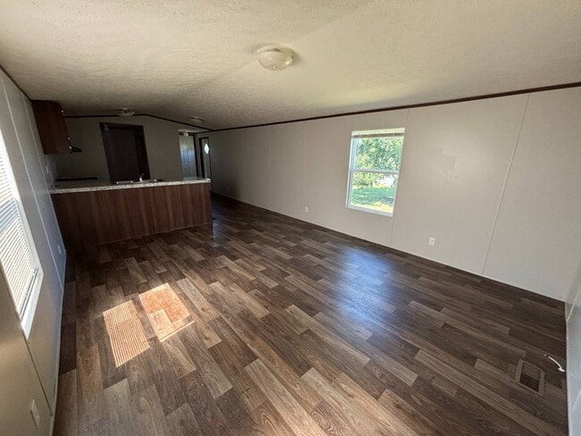Photo - 105 Exeter Ln