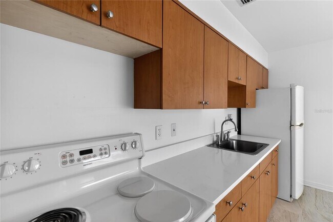 Photo - 1060 Iroquois St