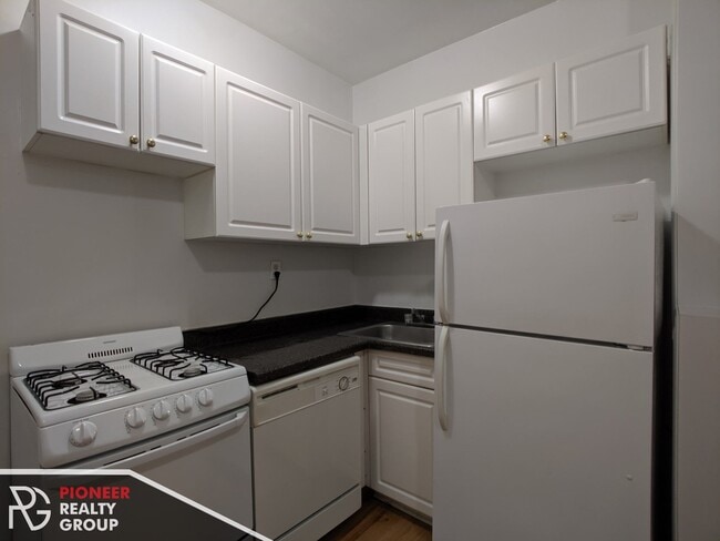 Photo - 3721 N Pine Grove Ave