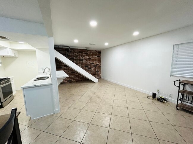 Sala de estar - 1721 Normandy Pl Unidad C