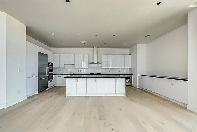 1409 Post Oak Blvd Unit 1604